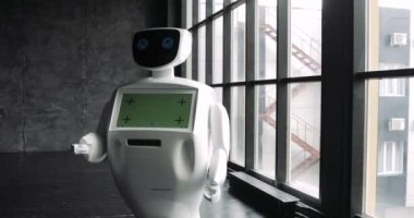 Robot adam. Akıllı teknoloji kavramı. Akıllı robotlar closeup. Modern robotik teknolojiler. Robot duygular gösterir. Fütüristik insanımsı
