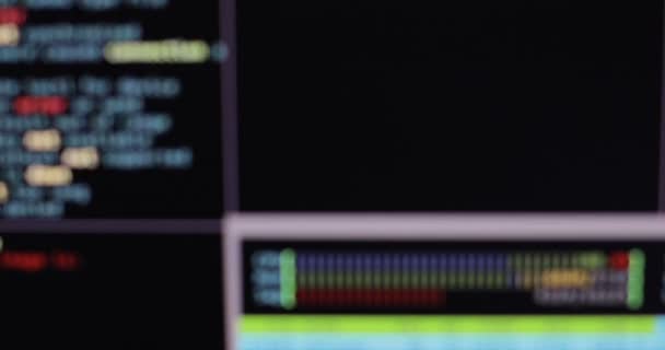 code de programme flou. Code informatique fonctionnant dans un espace virtuel 