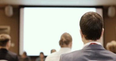 Genel izleyici sunu dinleme. İş kavramı traning. İş insanlar seminer konferans toplantı Office eğitim kavramı