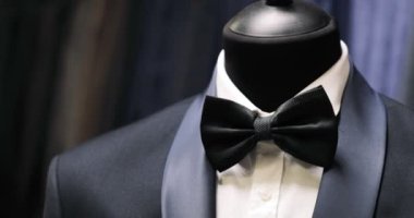 Şık erkek takım elbise. Bir mankenin erkek ceket. Erkek giyim. Giyim mağazası. Butiklerinde alışveriş.
