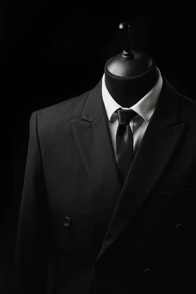 Mens suit, shirt, tie on a mannequin on black background — Stock Photo, Image