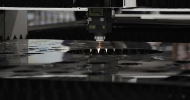 Fraiseuse CNC de travail des métaux. Découpe de métal technologie de traitement moderne. — Video