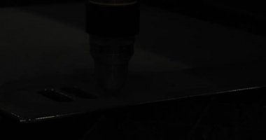 CNC lazer kesimi metal, modern endüstriyel teknoloji.