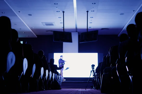 Conferência de Negócios e Apresentação. Audiência na sala de conferências. — Fotografia de Stock