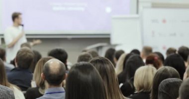 Girişimci firma için iş eğitimi, izleyici görüşü.