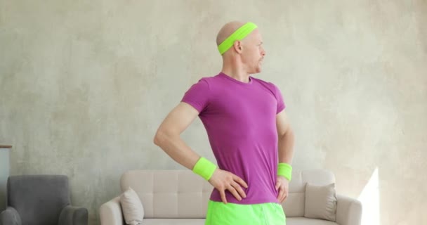 Fun man in sportswear pretends to be macho looking at camera with flirting face. — Stock Video