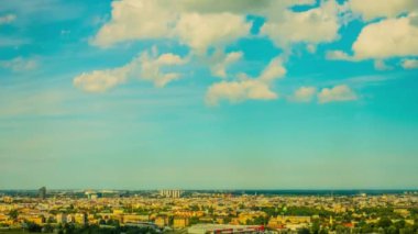 Timelapse 4k: başkenti ve en büyük şehri Letonya Riga olduğunu. Riga Baltık ülkelerinin en büyük şehridir. Şehrin Daugava ağzında Riga Körfezi üzerinde yatıyor.