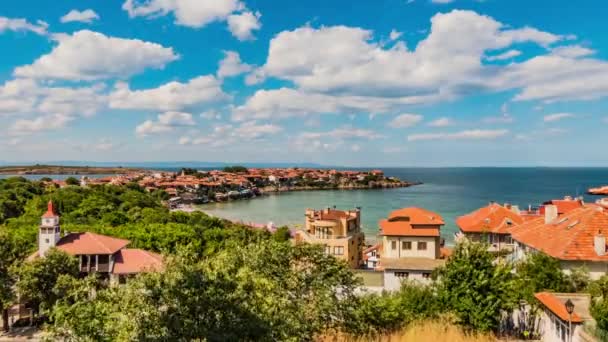 Timelapse: Sozopol es una antigua ciudad costera situada a 35 km al sur de Burgas en la costa sur del Mar Negro de Bulgaria. Hoy en día es uno de los principales balnearios del país . — Vídeo de stock