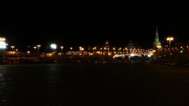Moskova Nehri, Moskova, Rusya, Moskova Kremlin doğusunda yayılan beton kemer köprü Bolshoy Moskvoretsky köprüdür. Zamoskvorechye Bolshaya Ordynka Caddesi ile Kızıl Meydan Köprüsü bağlar.