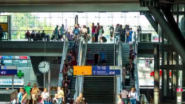 BERLIN, GERMANY - SEPTEMBER 11 2016: timelapse of Berlin Hauptbahnhof is the main railway station in Berlin, Germany. It is located on the site of the historic Lehrter Bahnhof. — Stock Video