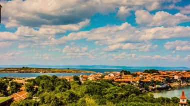 Timelapse 4k: Sozopol, Burgaz'ın 35 km güneyinde, Bulgaristan'ın Karadeniz Kıyısı'nın güneyinde yer alan antik bir sahil kentidir. Bugün ülkenin en önemli sahil beldelerinden biridir.