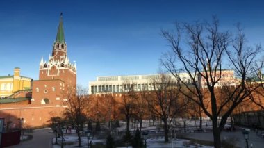 Alexander bahçeleri, Moskova, Rusya ilk kentsel parklarda biriydi. Moskova Yönetim Binası ve Kremlin arasında Batı Kremlin Duvarı'nın tüm uzunluğu boyunca ihtimal.