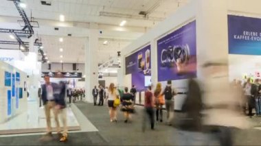 IFA, Messe, Berlin - 5 Eylül 2016:-Internationale Funkausstellung Berlin, Almanya üzerinde kahve yapmak timelapse sunu Erlebe mutfak aletleri