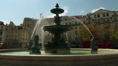 4 k Rossio Meydanı Pedro IV Meydanı şehir Lizbon, Portekiz popüler adıdır. Lizbon Pombaline şehir merkezinde yer alır ve onun ana kareler orta çağlardan beri olmuştur.