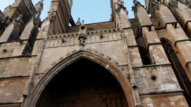 4k Cathedral of Santa Maria of Palma, more commonly referred to as La Seu, is Gothic Roman Catholic cathedral located in Palma, Majorca, Spain, built on site of a pre-existing Arab mosque. — Stock Video