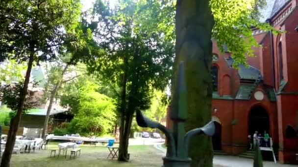 Igreja de Salvador com bela fachada. Rua Nansenstrasse em Potsdam, Alemanha. Potsdam é um município da Alemanha localizado no distrito de Havel, estado de Brandemburgo. . — Vídeo de Stock