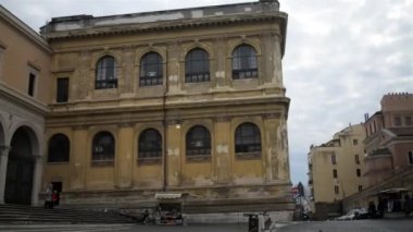 San Pietro in Vincoli (Saint Peter zincire) itibari Roma Katolik Kilisesi ve küçük bazilika Roma, İtalya, Musa, Papa Julius II Türbesi parçası ev Michelangelo'nın heykeli ediliyor.