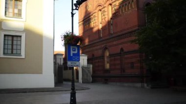 Gotik Torun'da Stary Rynek üzerinde 13. yüzyılda başlayan belediye (almasının) Kuzey Polonya, Vistula Nehri üzerinde bir şehirdir.