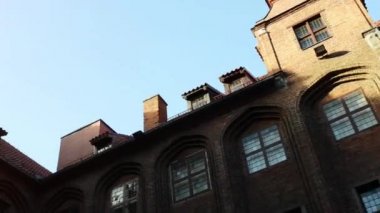 Gotik Torun'da Stary Rynek üzerinde 13. yüzyılda başlayan belediye (almasının) Kuzey Polonya, Vistula Nehri üzerinde bir şehirdir.