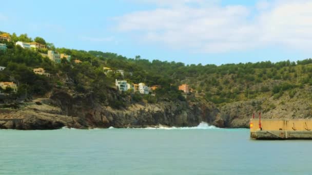 Port de soller ist ein Dorf und der Hafen der Stadt auf Mallorca, Balearen, Spanien. zusammen mit dem Dorf Fornalutx und dem Weiler Biniaraix verbinden sie sich zu soller. — Stockvideo