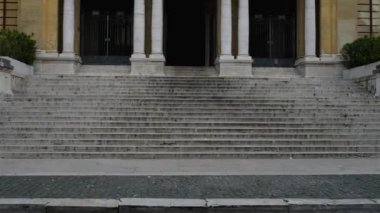 Sapienza Roma Üniversitesi, Roma, İtalya'da bulunan üniversite araştırma üniversitesidir. Bu en büyük Avrupa kayıtları ve bir tarih, 1303 kurulan en eski üniversitesidir.