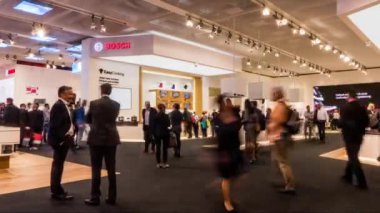 IFA, Messe, Berlin - 5 Eylül 2016: timelapse tanıtımı Bosch ev aletleri Internationale Funkausstellung Berlin, Almanya