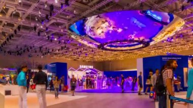 IFA, Messe, Berlin - 7 Eylül 2016: timelapse Samsung grup salonu Internationale Funkausstellung Berlin, Almanya