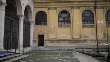 San Pietro in Vincoli (Saint Peter zincire) itibari Roma Katolik Kilisesi ve küçük bazilika Roma, İtalya, Musa, Papa Julius II Türbesi parçası ev Michelangelo'nın heykeli ediliyor.