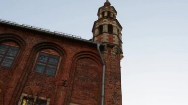 Centrum Kultury Dwor Artusa Torun (Thorn), Kuzey Polonya, Vistula Nehri üzerinde bir şehirdir. Torun, Polonya'nın en eski şehirlerinden biri.