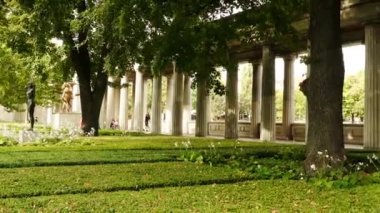 Anıt Gerettet, Adolf Brutt Colonnade Alte Nationalgalerie (eski Ulusal Galerisi) devlet müzeleri, Berlin, Almanya üzerinde hakkında.