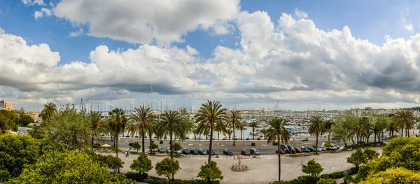 Parken von Segelschiffen in der Marina Palma, Mallorca — Stockfoto