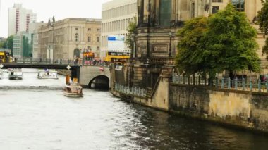 Berlin Cathedral (Berliner Dom) Evanjelist Yüce bucak ve Collegiate Kilisesi, Berlin, Almanya kısa adıdır. Bu Mitte borough müze Adası üzerinde yer almaktadır.