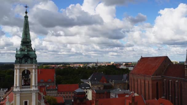 Time-lapse: Holy Spirit Church i Torun, Polen. Efter evangeliska kyrkan Helige Andes har anor från 1700-talet. Det är en akademisk kyrkan av The University of Nicolas Copernicby. — Stockvideo