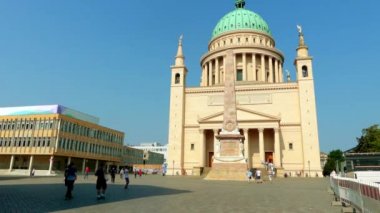 Potsdam'daki St.Nicholas Kilisesi eski Pazar Meydanı (Alter Markt), Almanya üzerinde bir evangelist Lutheran Kilisesi var. Merkezi planı klasik tarzda Bina planları için Karl Friedrich Schinkel tarafından yaptırılmıştır.