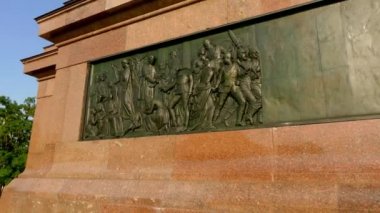 Kısma zafer anıtı üzerinde tarihsel karakterler ile Berlin, Almanya'da bir anıtıdır. 1864 Danimarka-Prusya Savaşı'nda Prusya zafer anısına sonra Heinrich Strack tarafından tasarlanmıştır.