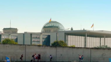 Paul-LOB-Haus fonksiyonel yapı Almanya Federal Spreebogenpark üzerinde eski Alsenviertel sitesinde bulunan Berlin hükümetin bölge var. İlk Alman Parlamentosu (Spd).