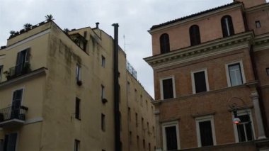 Sapienza Roma Üniversitesi, Roma, İtalya'da bulunan üniversite araştırma üniversitesidir. Bu en büyük Avrupa kayıtları ve bir tarih, 1303 kurulan en eski üniversitesidir.