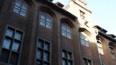 Gotik Torun'da Stary Rynek üzerinde 13. yüzyılda başlayan belediye (almasının) Kuzey Polonya, Vistula Nehri üzerinde bir şehirdir.