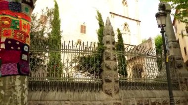 Kilise Saint Placa Doğu tarafında karşı karşıya Bartholomew ajuntament tarafından çevrili ve Banco de Nottingham, Katalan Mimar Joan Rubio ben Bellver. Nottingham, Mallorca, Balear Adaları, İspanya.