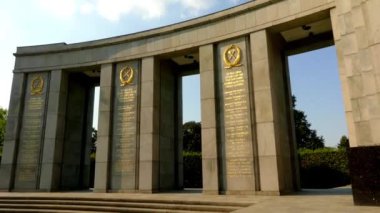 Sovyet savaş anıtı (Tiergarten) birkaç savaş anıtları dikilen savaşı anmak için SSCB tarafından Berlin'de, Almanya sermaye city, biri ölü.