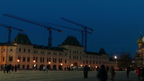 Rudé náměstí v Moskvě, Rusko. Kreml, sídlo prezidenta Ruska, odděluje od historické obchodní čtvrti známé jako Kitai gorod. Rudé náměstí - centrální náměstí v Moskvě. — Stock video