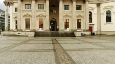 Neue Kirche (Deutscher Dom, Alman Kilisesi), Berlin, Almanya, Gendarmenmarkt Friedrichstadt (Fransiz Kilisesi) Fransız Kilisesi karşısında üzerinde bulunur. Kilise katedral değil.