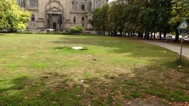 Catedral de Berlim (Berliner Dom) é o nome abreviado para a Igreja Evangélica Suprema Paróquia e Colegiada de Berlim, Alemanha. Está localizado na Ilha dos Museus, no bairro de Mitte . — Vídeo de Stock