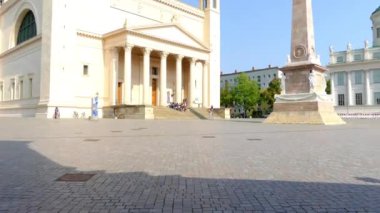 Potsdam'daki St.Nicholas Kilisesi eski Pazar Meydanı (Alter Markt), Almanya üzerinde bir evangelist Lutheran Kilisesi var. Merkezi planı klasik tarzda Bina planları için Karl Friedrich Schinkel tarafından yaptırılmıştır.