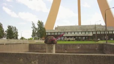 Riga radyo ve televizyon kulesi Letonya Avrupa Birliği'ndeki en yüksek yapısı var. 1979 ve Sovyetler Birliği'nin merkezi hükümetten finansmanı ile 1989 arasında inşa edilmiştir. Üçüncü Avrupa'nın en yüksek kulenin.