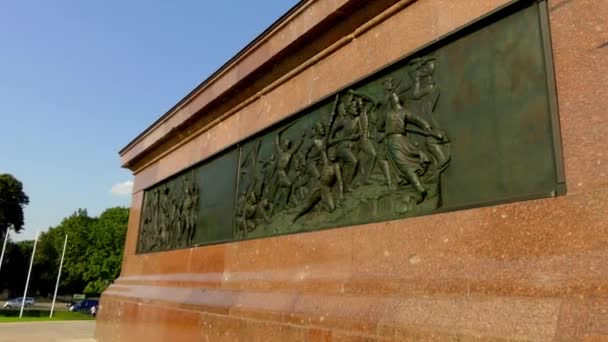 Siegessäule is een monument in Berlijn, Duitsland. Ontworpen door Heinrich Strack, na 1864 ter herdenking van de Pruisische overwinning in Deens-Pruisische oorlog. — Stockvideo