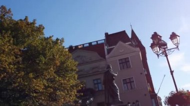 Gotik Torun'da Stary Rynek üzerinde 13. yüzyılda başlayan belediye (almasının) Kuzey Polonya, Vistula Nehri üzerinde bir şehirdir.
