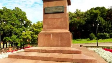 Kutuzov Smolensk - bir konumlar Smolensk, Rusya Federasyonu için anıt. Şehir, varsayım Katedrali yakınındaki orta kısmında yer alan.