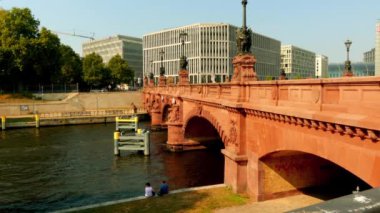 Berlin Spree Nehri üzerinde Moltke köprü, 