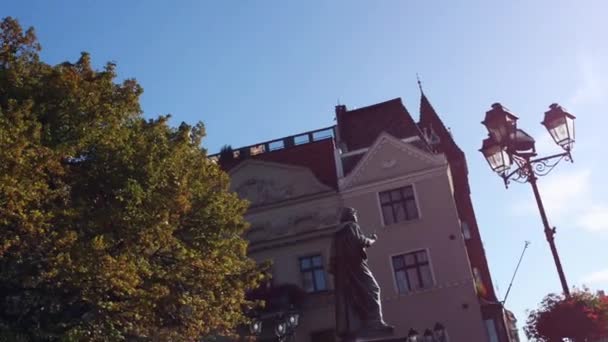 Gothic City Hall (Ratusz) started in the 13th century on Stary Rynek in Torun, is a city in northern Poland, on the Vistula River. — Stock Video